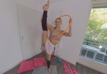 18yo Flexible Gymnast – Mirror