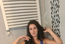 Insanely Sexy Lilian Takes A Bath With Her Nylons On