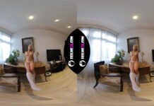 Layza Teeny Model Naked In Photoshoot 3D VR180 Backstage