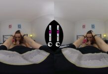 Lola Ash Sexy Milf Virtual Reality Blowjob